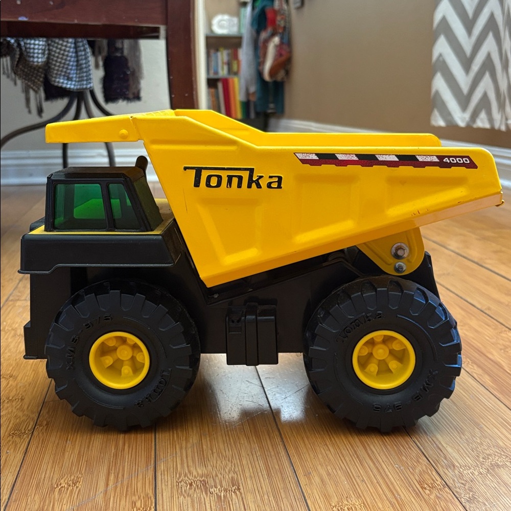 Large Metal Tonka Truck - Picture 2 of 9